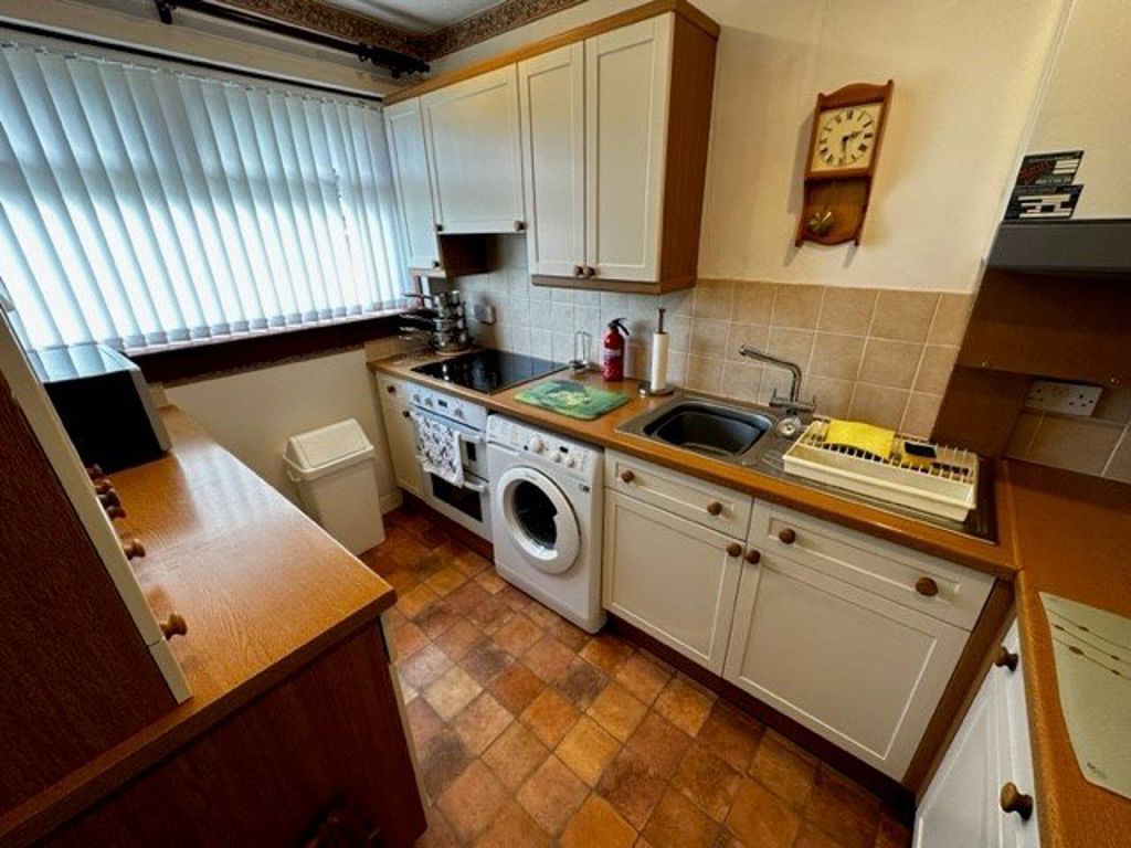 2 bed shared accommodation to rentLetham Place, Fife KY16 photo 4