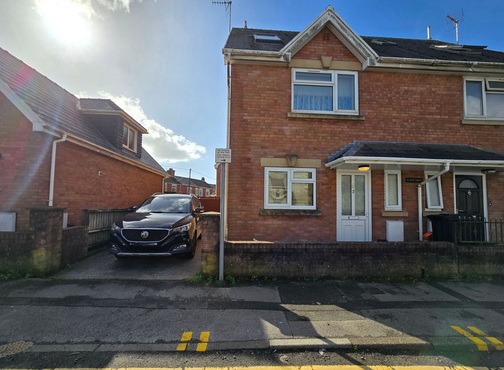 3 bed semi-detached house for saleWaun Bant Road, Kenfig Hill CF33