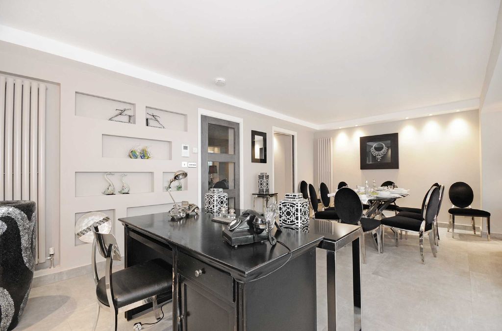Additional image 2 of 4 bed detached house to rentCourt Close, St John's Wood Park, St John's Wood, London NW8