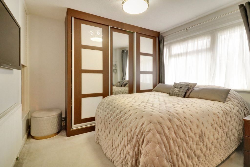 Additional image 8 of 2 bed terraced house to rentVane Close, Harrow HA3