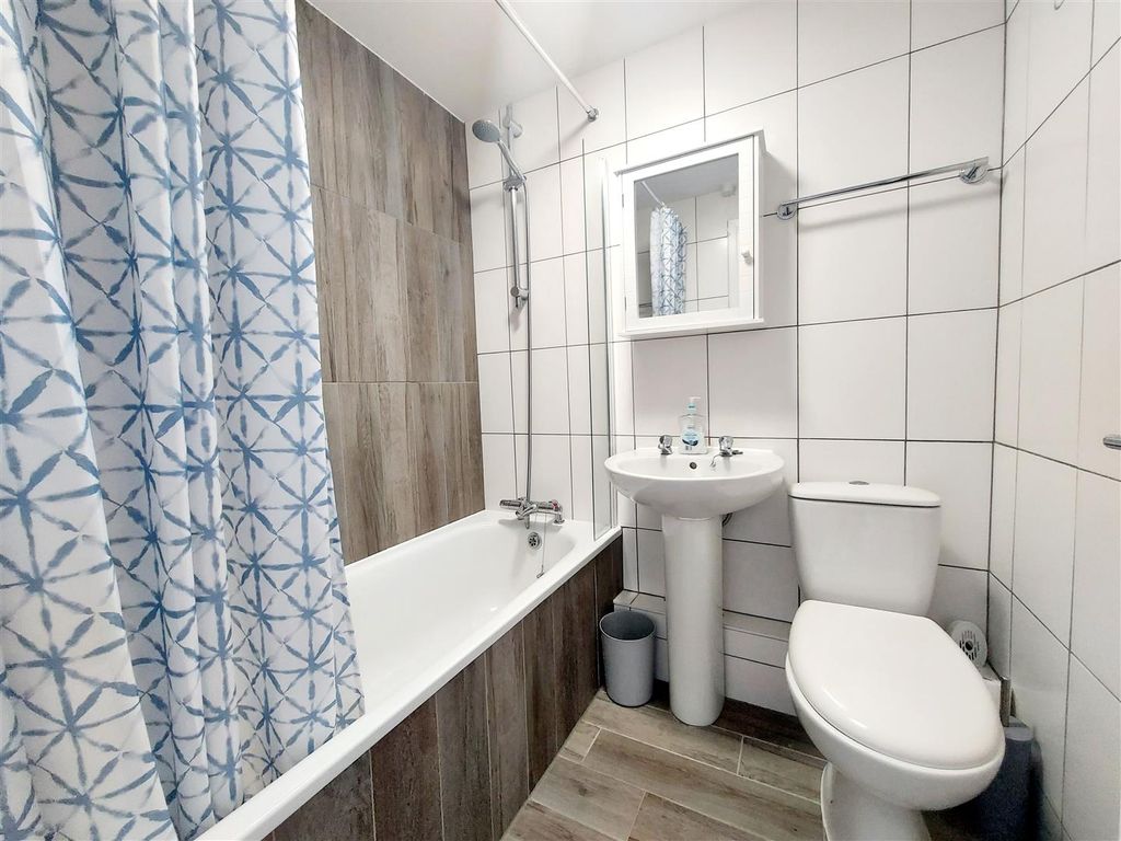 Additional image 11 of 2 bed flat to rentSt. Pirans Road, Atlantic Bay, Perranporth TR6
