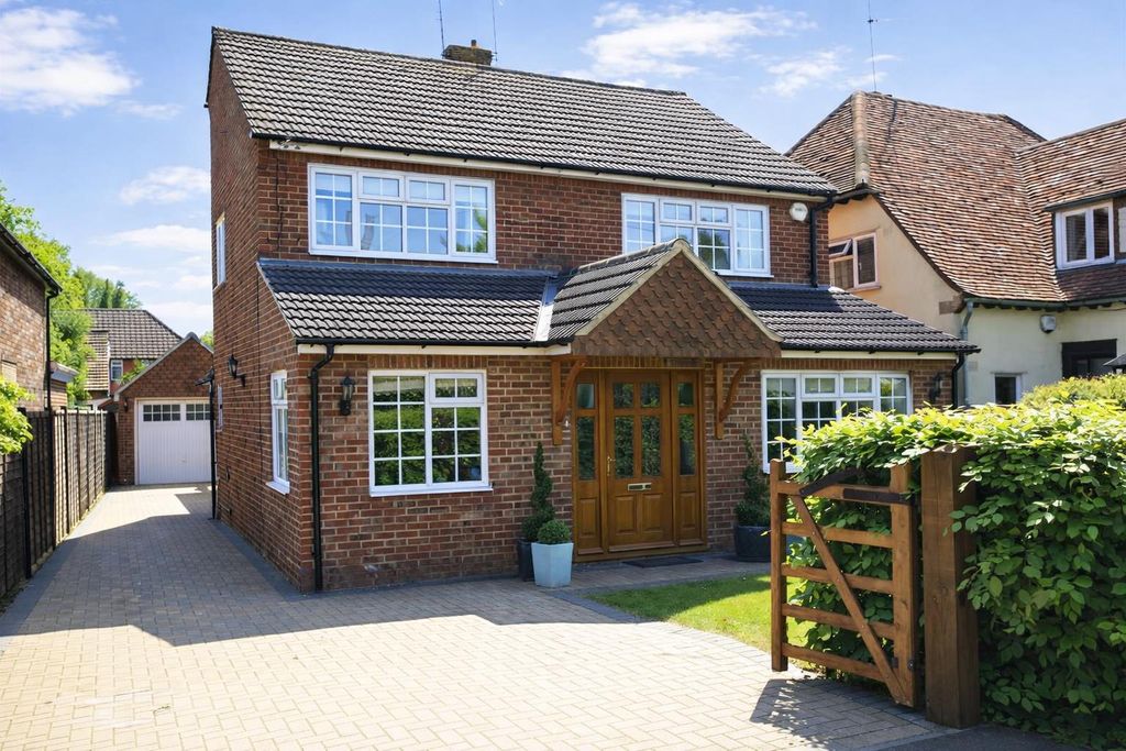4 bed detached house to rentTilthams Green, Godalming GU7