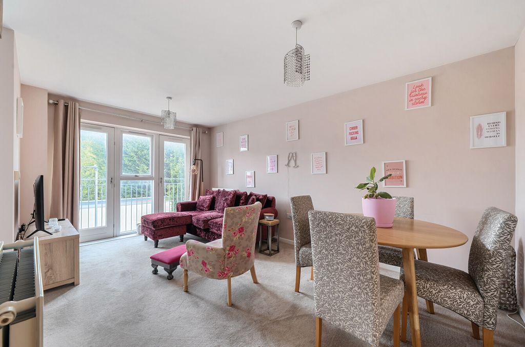 Additional image 8 of 2 bed flat for saleLondon Road, Binfield, Bracknell, Berkshire RG42
