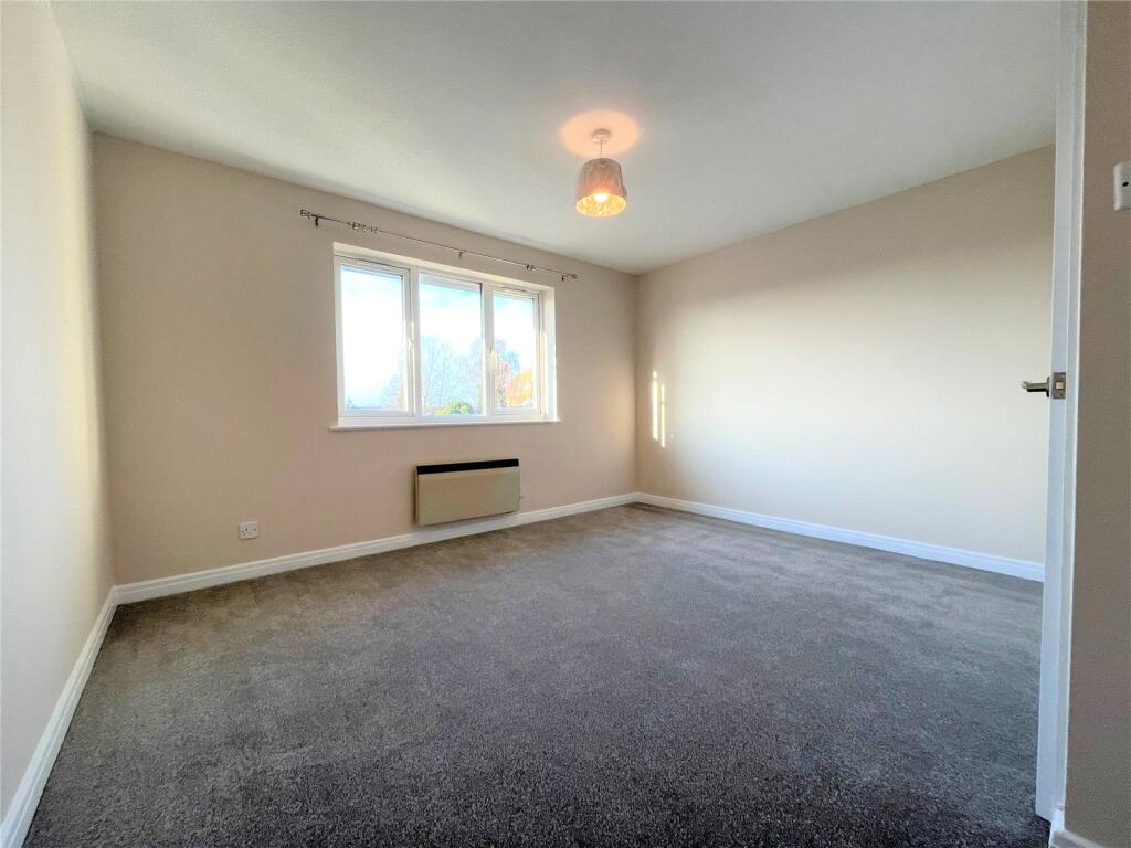 Summerdown Court, White Horse Way photo 5