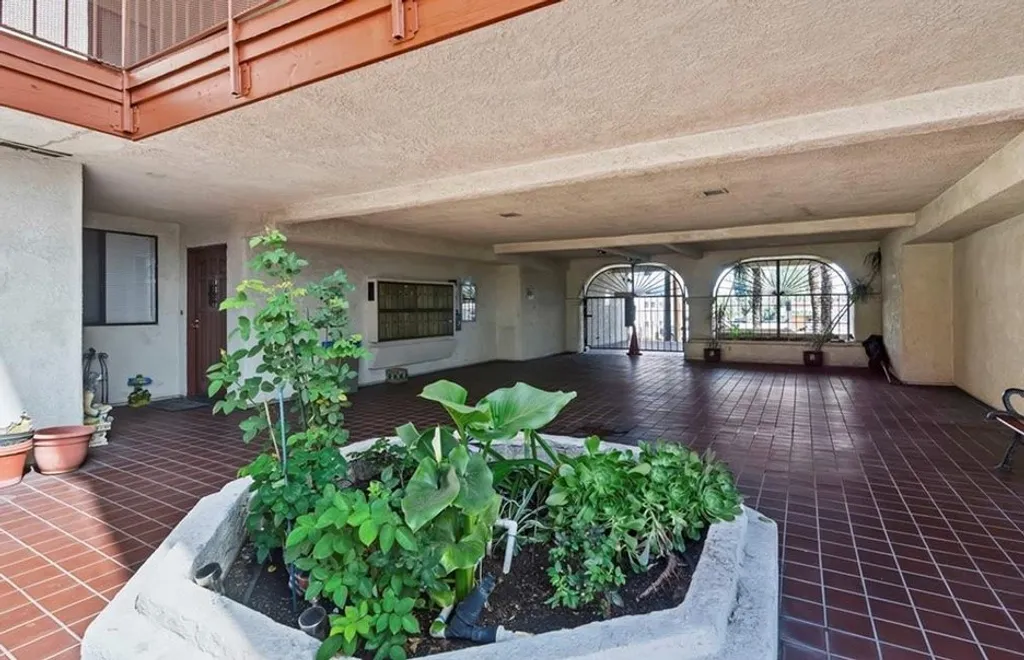 Additional image 34 of 7625 Reseda Blvd Unit 202, Reseda, CA 91335