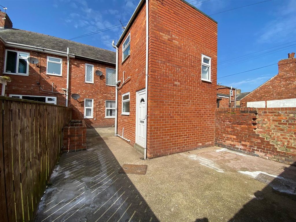 2 bed maisonette to rentSecond Avenue, Ashington NE63 photo 5