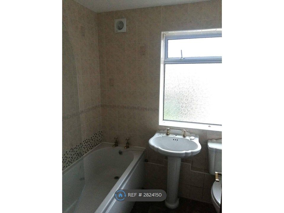 Additional image 2 of 2 bed flat to rentClaverhouse Drive, Edinburgh EH16