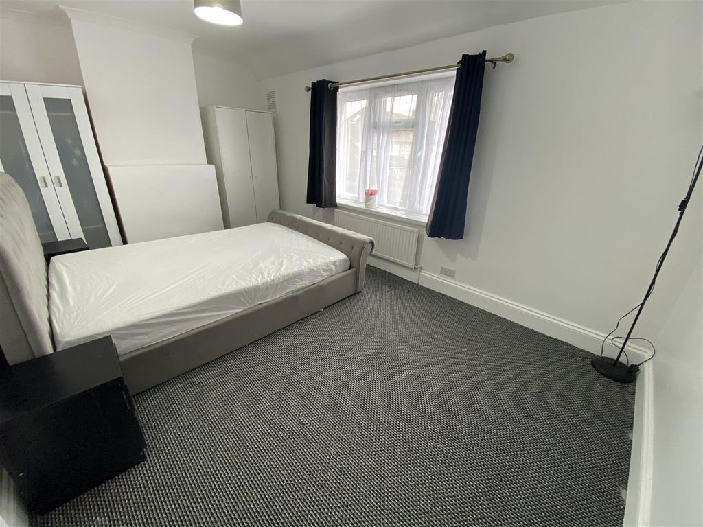 Additional image 6 of 2 bed terraced house to rentLangley Crescent, Dagenham RM9