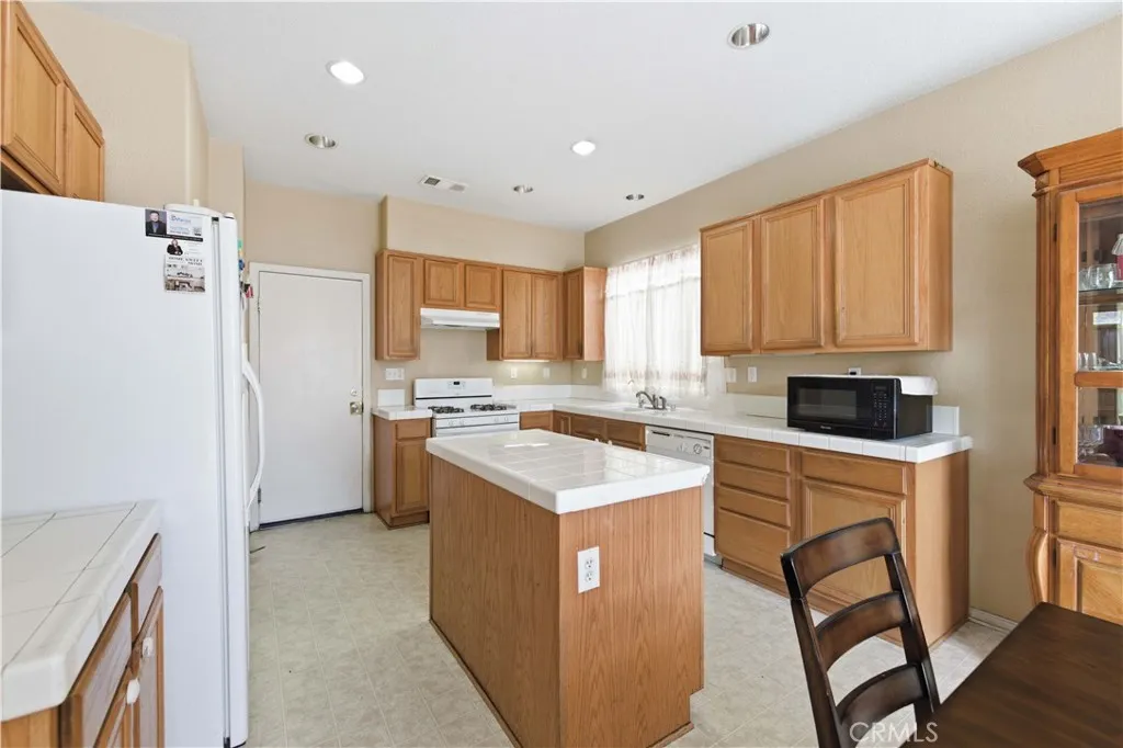 Additional image 39 of 2822 Emerald Ln, Lancaster, CA 93535