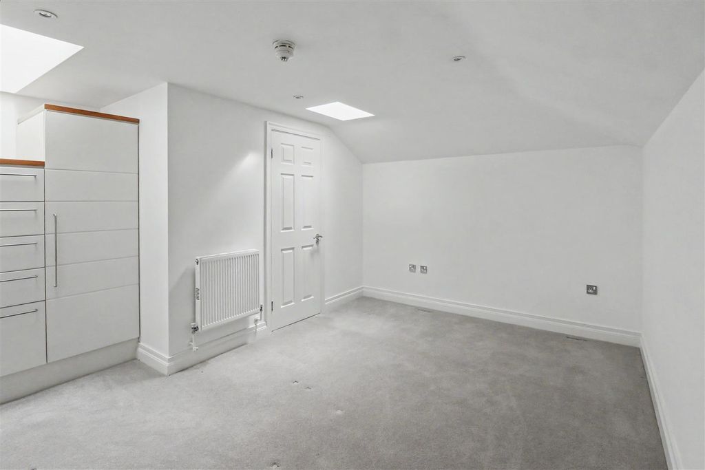 Additional image 15 of 3 bed flat to rentTown Street, Bramcote, Nottingham NG9