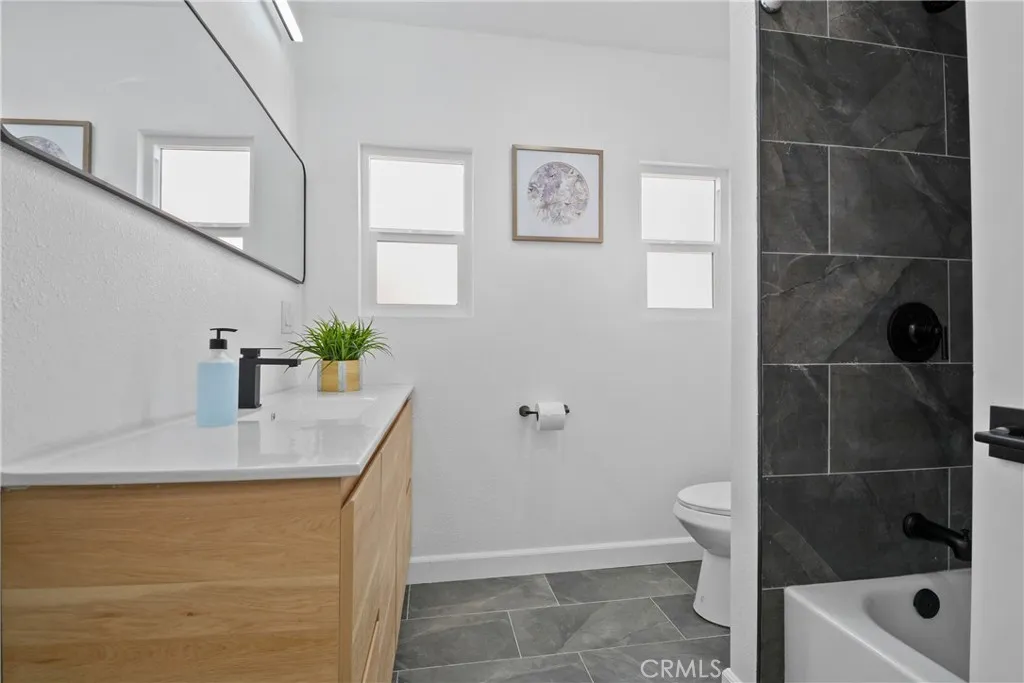 Additional image 54 of 5319 6th Ave, Los Angeles, CA 90043