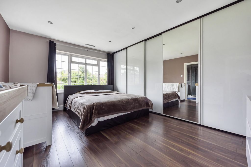 Additional image 6 of 5 bed detached house to rentDrynham Park, Weybridge KT13