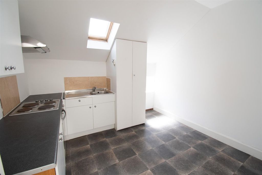 Additional image 10 of 2 bed flat to rentDock View Road, Barry CF63