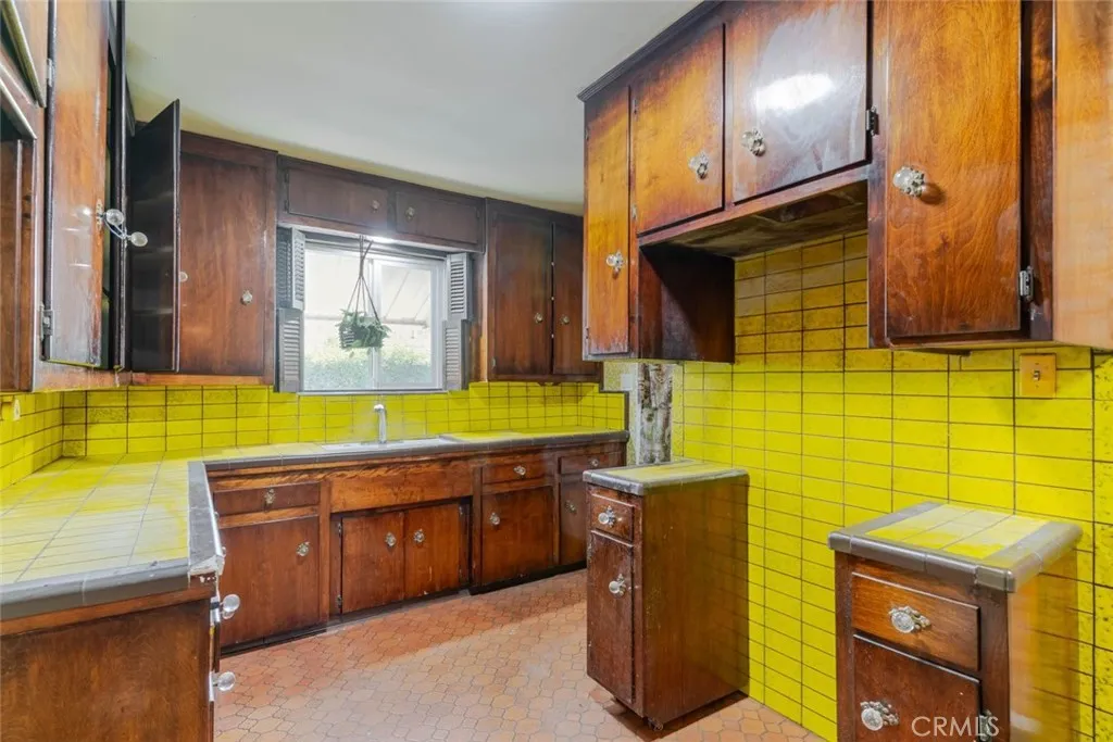 Additional image 12 of 722 E 6th Street, Ontario, CA 91764