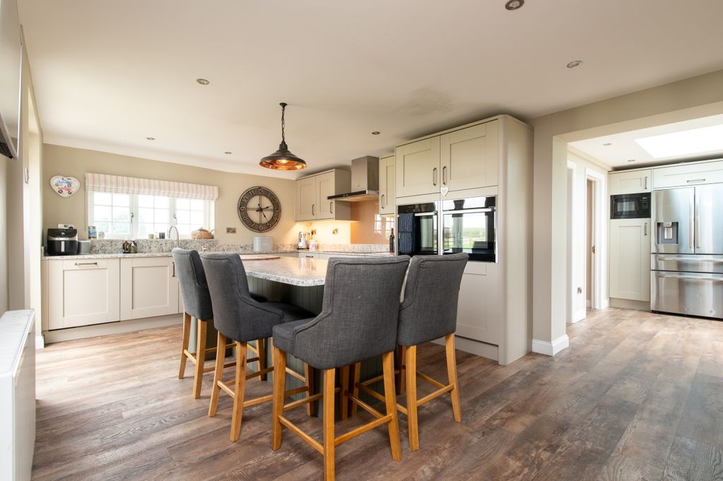 Additional image 4 of 4 bed detached house to rentNewnham, Henley-In-Arden B95