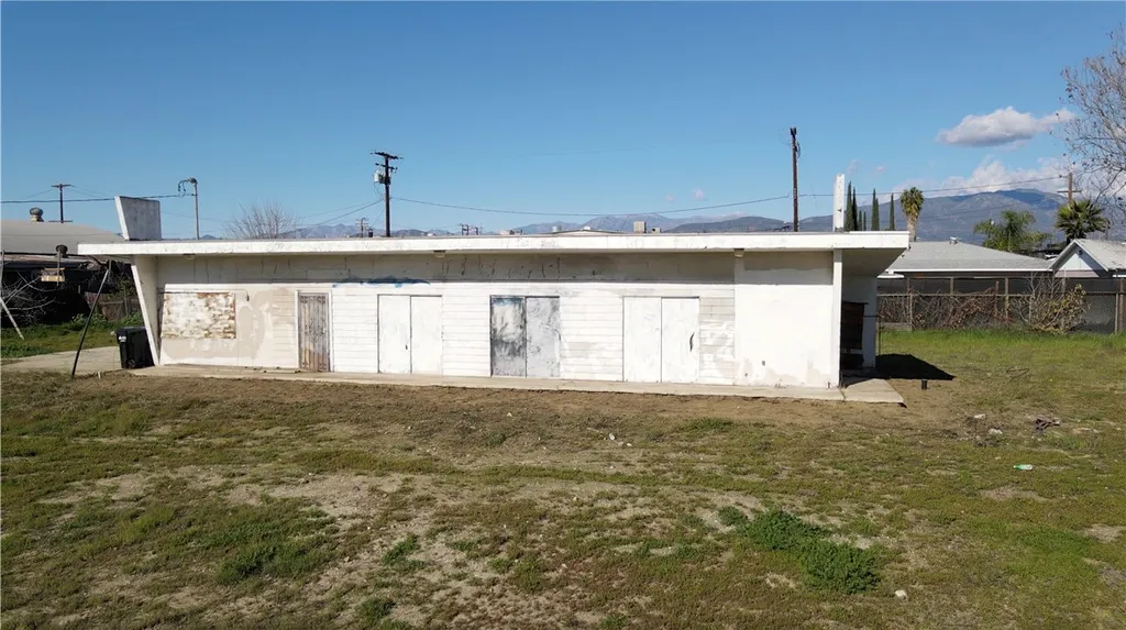 1137 E Mission Boulevard, Pomona, CA 91766