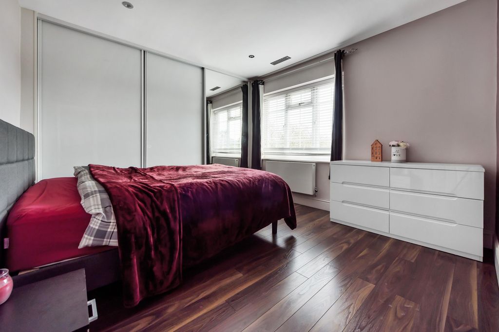 Additional image 10 of 5 bed detached house to rentDrynham Park, Weybridge KT13