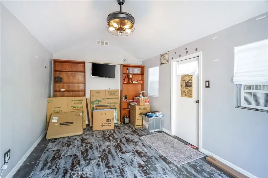 Additional image 102 of 17504 Hamlin St, Van Nuys, CA 91406
