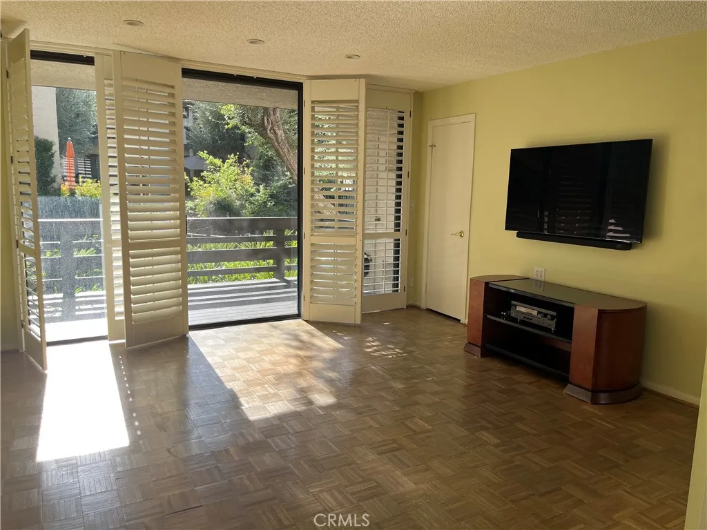 Additional image 38 of 21801 Burbank Blvd Unit 83, Woodland Hills, CA 91367