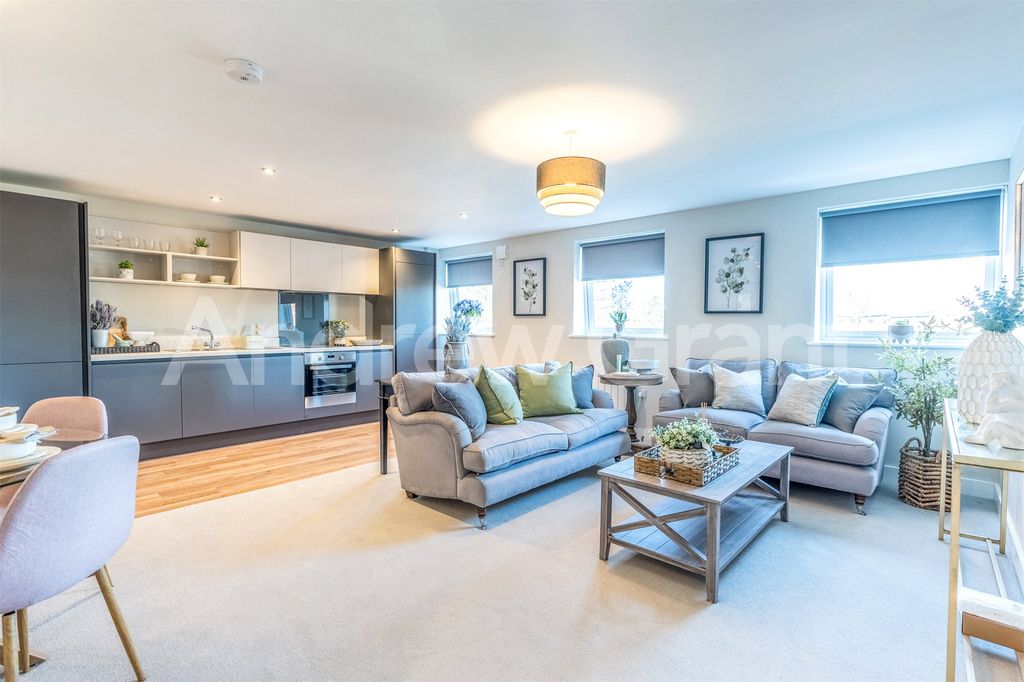 2 bed flat to rentOrchard House, 2 Victoria Square, Droitwich WR9