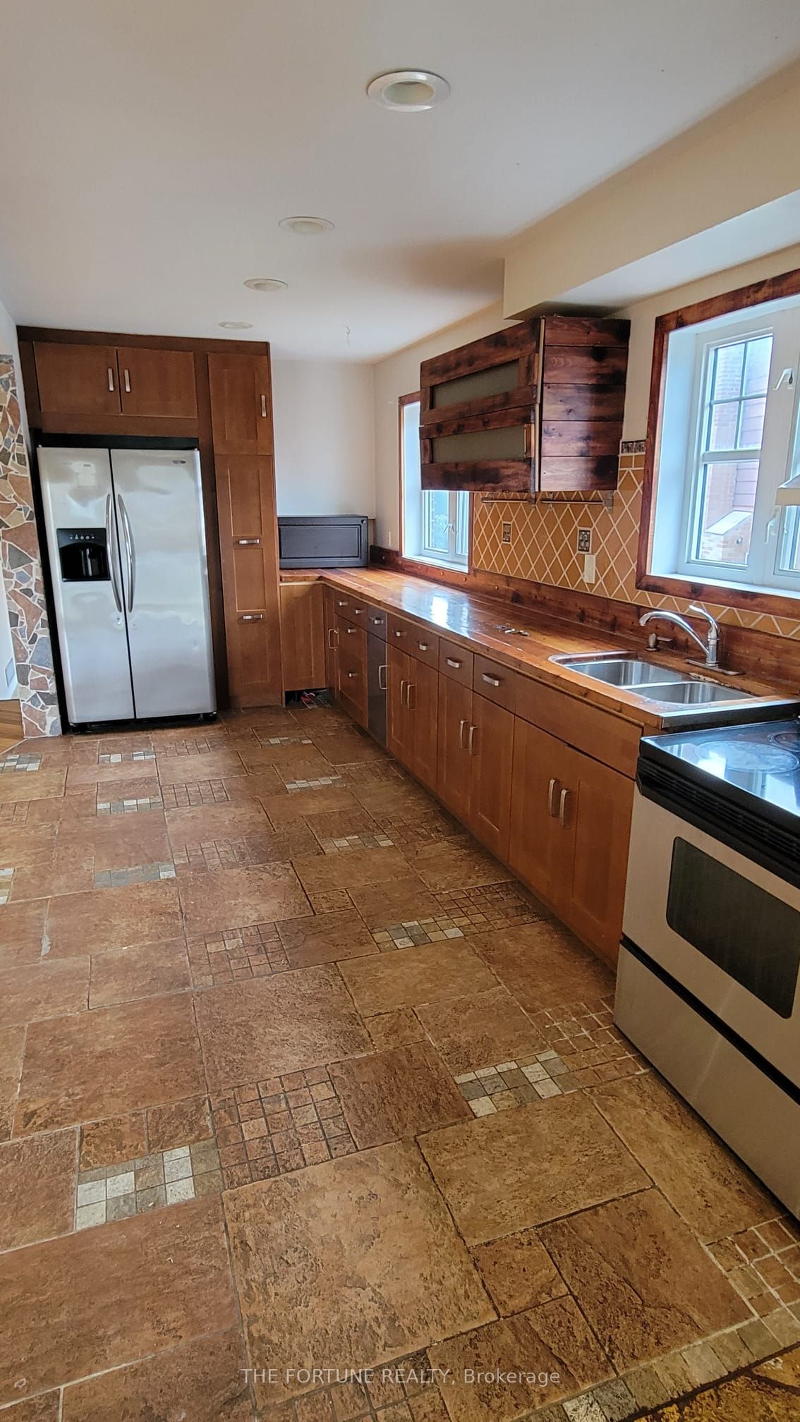Additional image 2 of 44 Rotherglen (main) Court, Brampton, ON, L6X 2S1