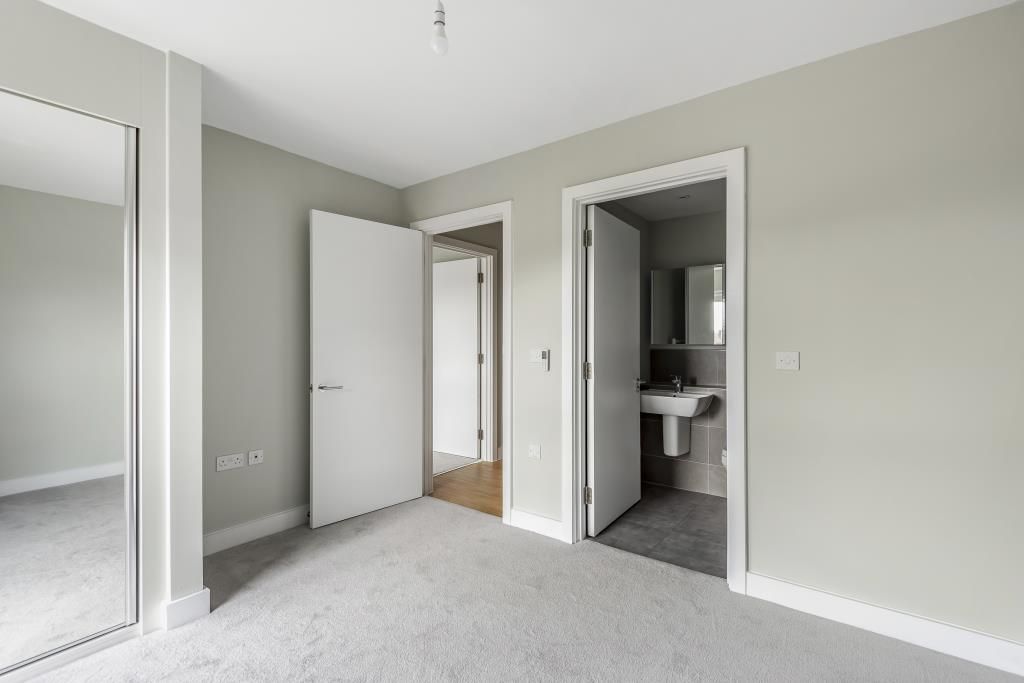 Additional image 4 of 2 bed flat to rentNewbury, Berkshire RG14