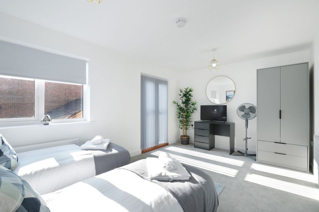 Additional image 22 of 5 bed semi-detached house to rentKempster Way, Weston Turville, Aylesbury HP22