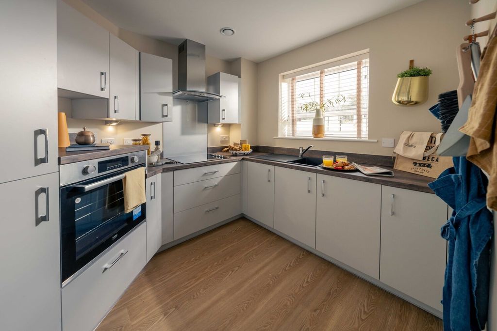 2 bed flat to rentWilland Road, Cullompton EX15 photo 3