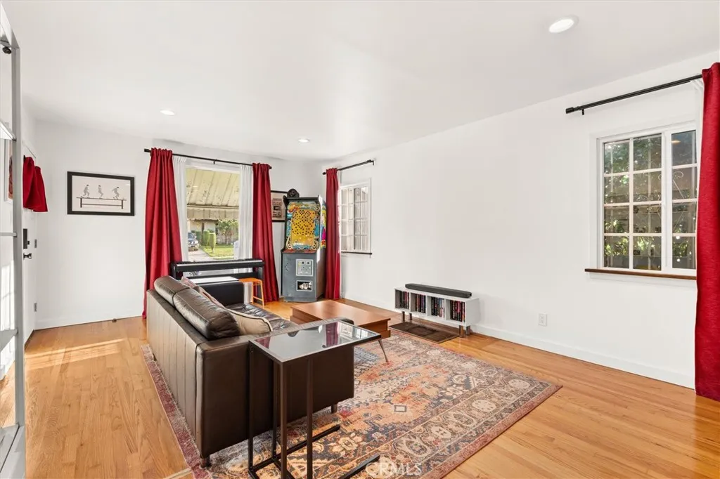 Additional image 8 of 527 W 106th Street, Los Angeles, CA 90044