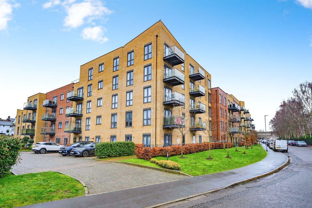 Additional image 2 of 2 bed flat for saleFrogmore Road, Hemel Hempstead HP3