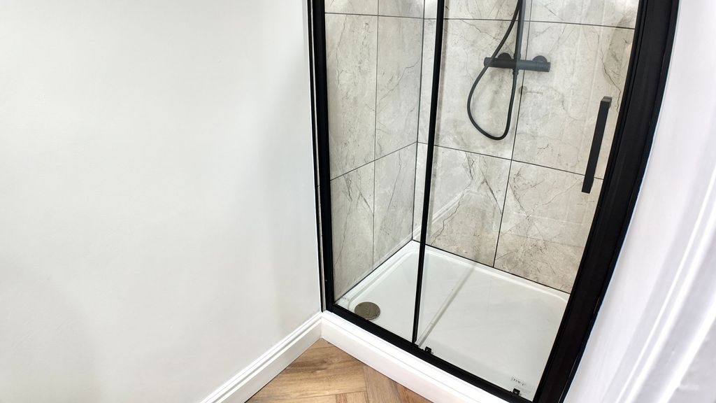 Additional image 8 of 3 bed semi-detached house to rentAlbertina Road, Newbridge NP11