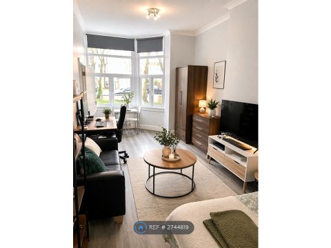 Mount View Road, London N4, Studio to rent