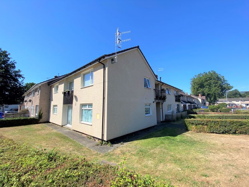 2 bed flat to rentLiswerry Drive, Cwmbran NP44