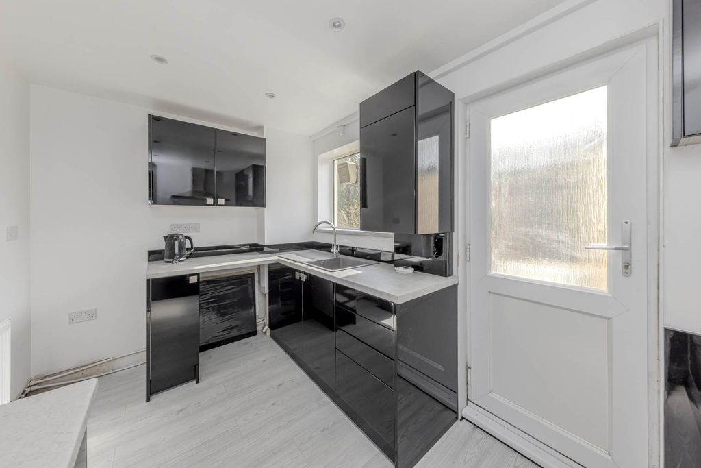 Additional image 4 of 2 bed flat to rentSeabridge Lane, Newcastle Under Lyme ST5