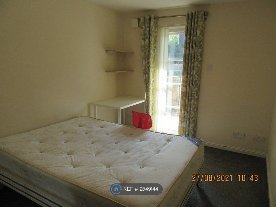 3 bed flat to rentDaniel Terrace, Dundee DD1 photo 5