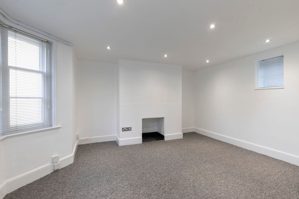 Additional image 2 of 1 bed flat to rentSt. Lukes Road, St Lukes, Cheltenham GL53