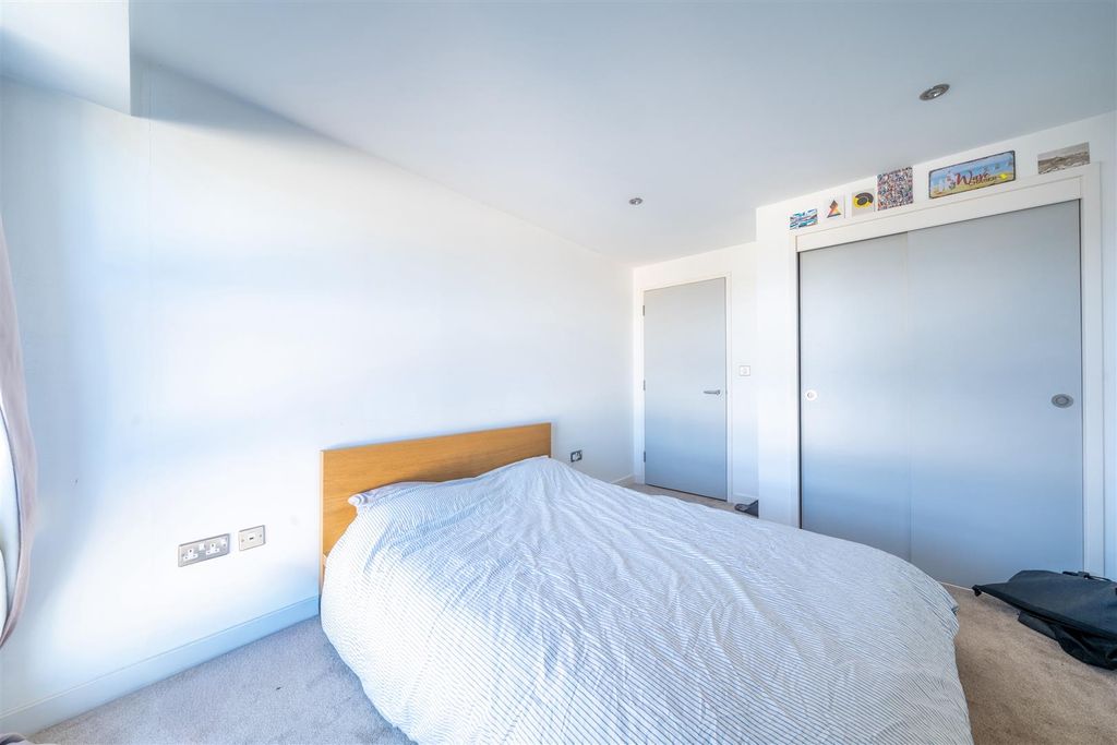 Additional image 9 of 2 bed flat for saleWestern Terrace, The Park NG7