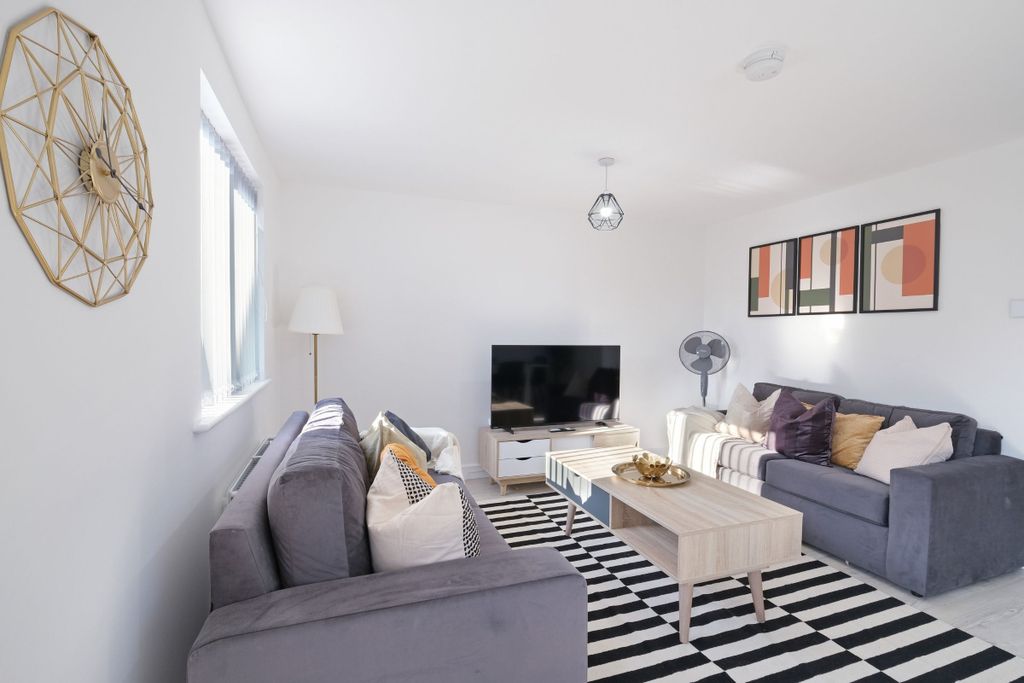Additional image 5 of 5 bed semi-detached house to rentKempster Way, Weston Turville, Aylesbury HP22