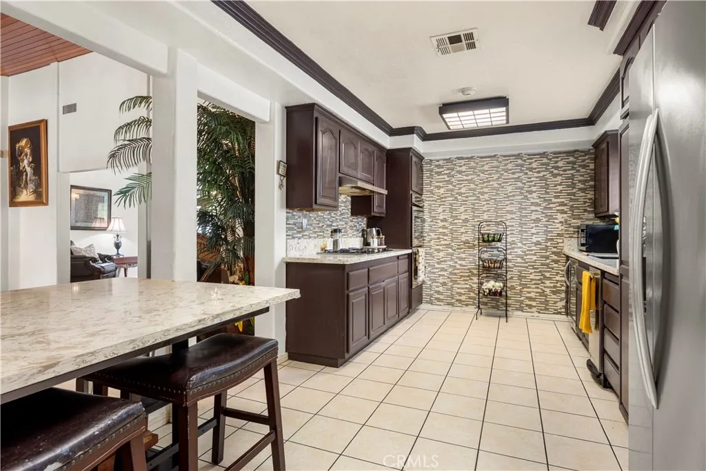 9315 Parrot Ave, Downey, CA 90240 photo 2