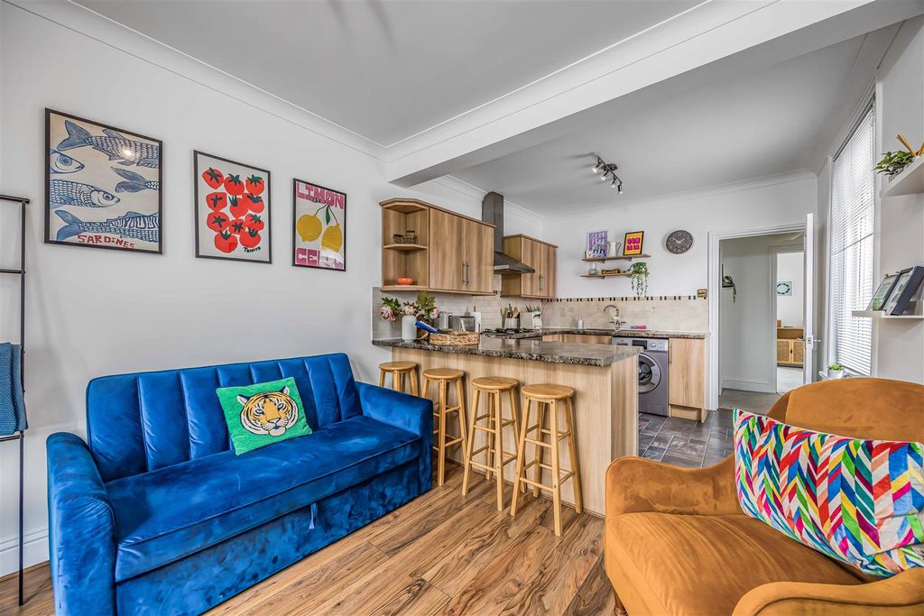 Additional image 2 of 1 bed flat for saleNorth Street, Emsworth PO10