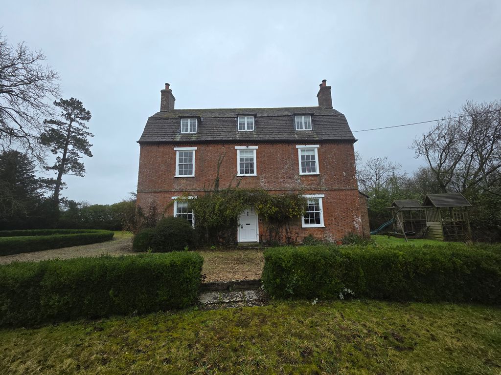 5 bed country house to rentChippenham SN15
