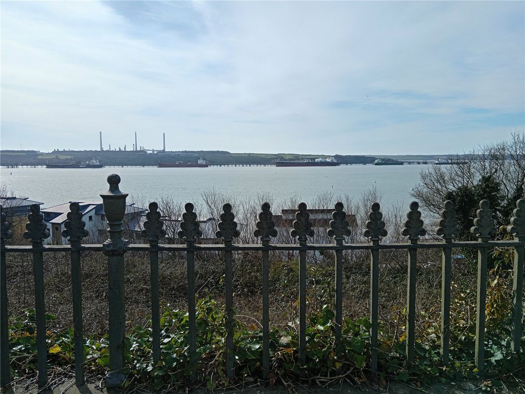 Additional image 13 of 2 bed flat to rentFlat 3, Lansdowne Court, Hamilton Terrace, Milford Haven, Pembrokeshire SA73