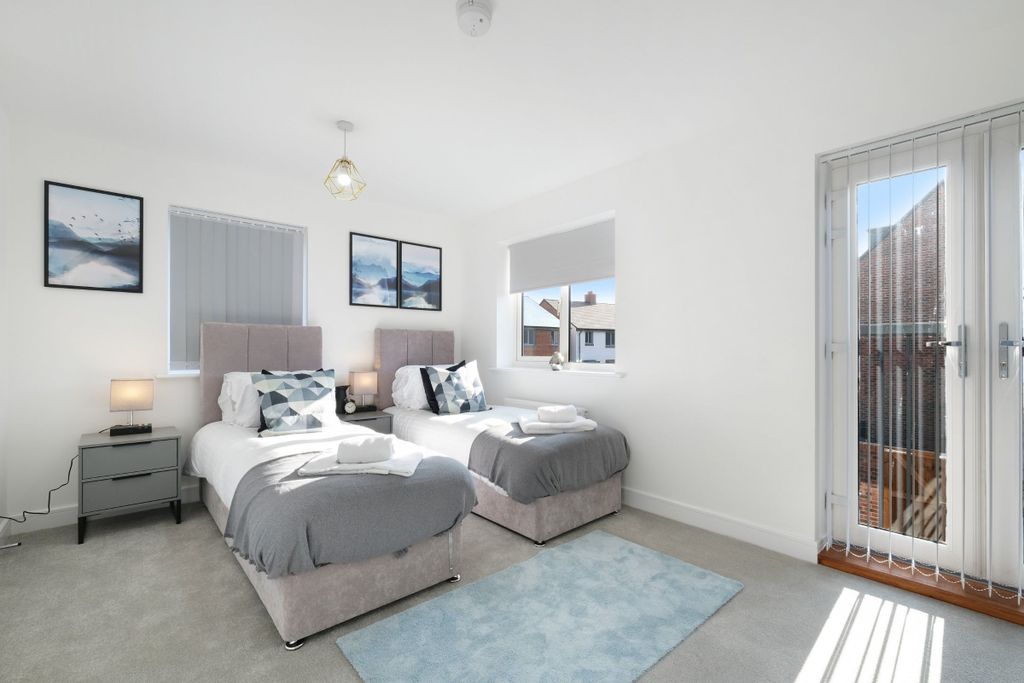 Additional image 20 of 5 bed semi-detached house to rentKempster Way, Weston Turville, Aylesbury HP22
