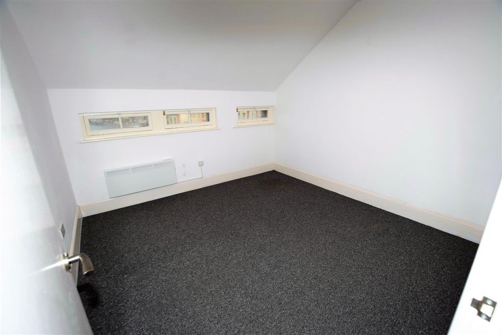 Additional image 6 of 2 bed flat to rentDock View Road, Barry CF63