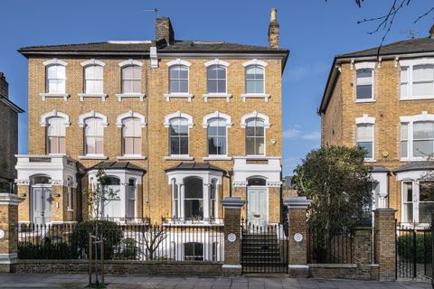 Highbury Hill, London N5