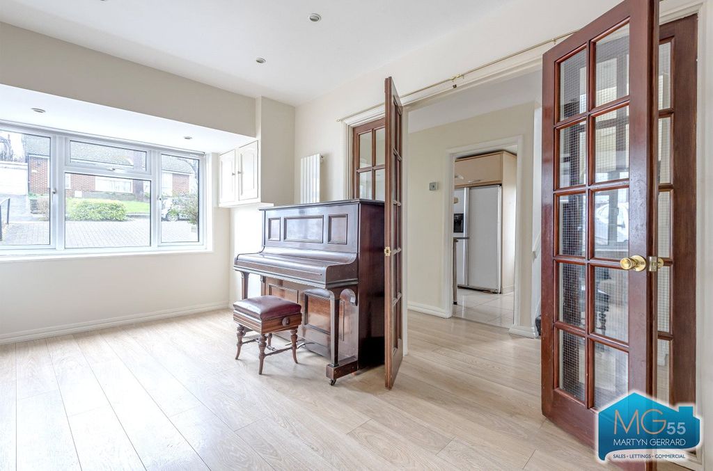 Additional image 4 of 5 bed semi-detached house to rentEversleigh Road, New Barnet, London EN5