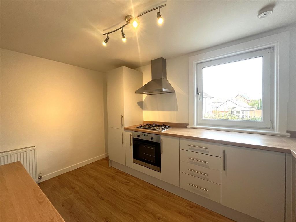 2 bed flat to rentCausewayend, Coupar Angus PH13 photo 4