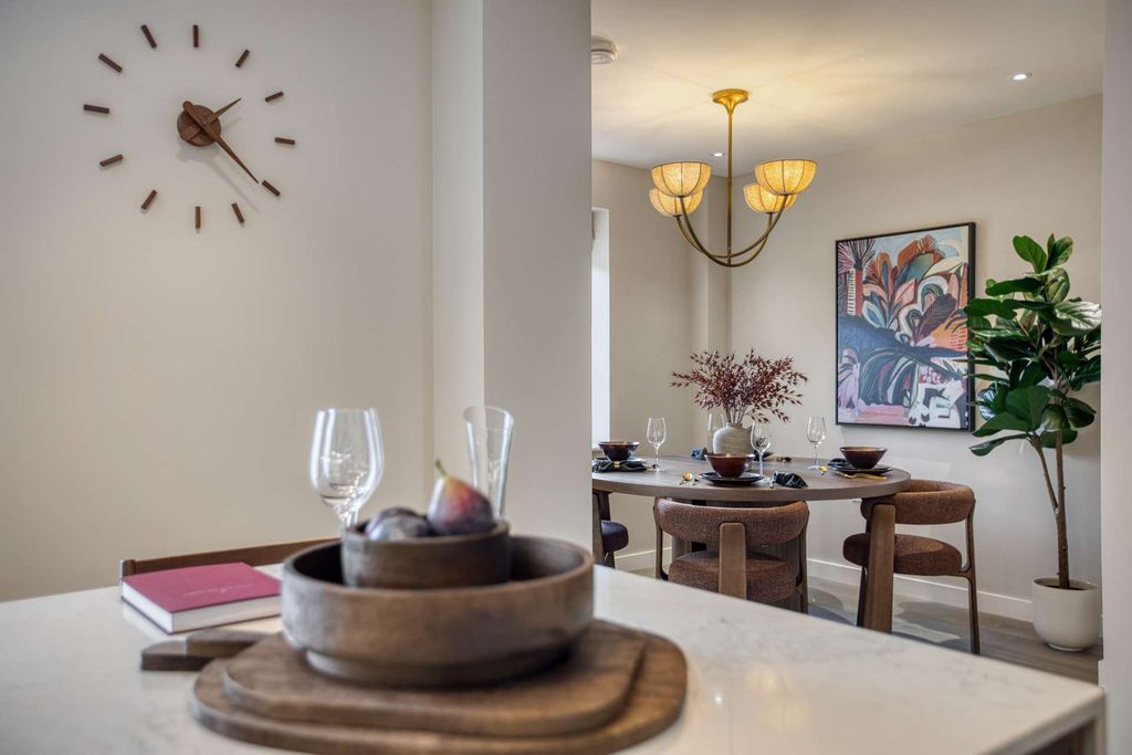 Additional image 20 of 5 bed flat for saleDaffodil Crescent, Barnet EN4