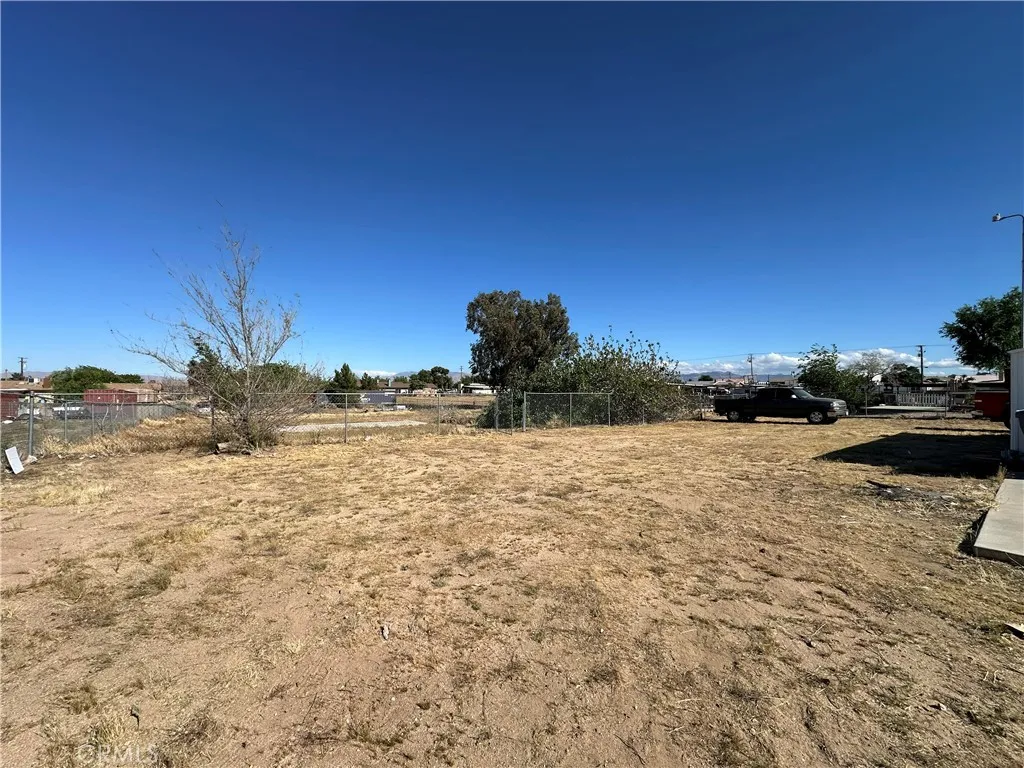 11861 10th Ave, Hesperia, CA 92345