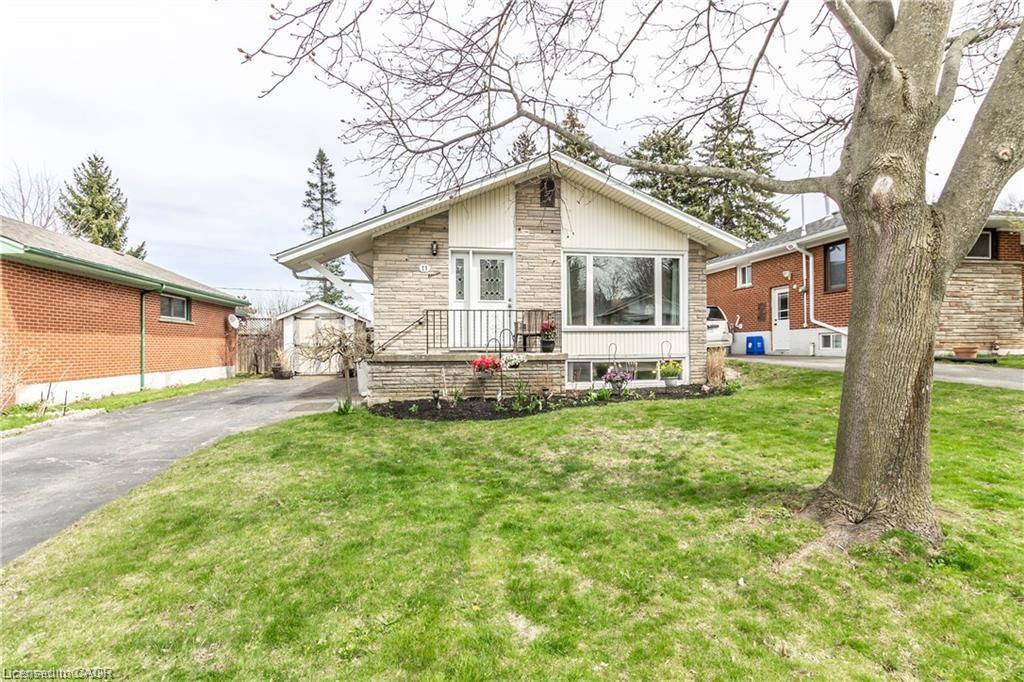 11 Carwyn Crescent, Hamilton, ON, L8S 3H3